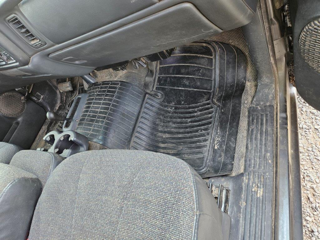 2002 Chevy 2500HD Regular Cab 4X4 Pickup
