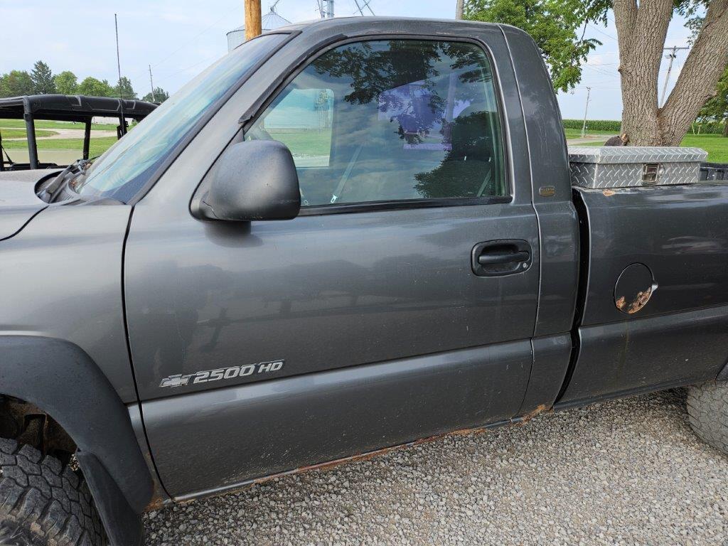 2002 Chevy 2500HD Regular Cab 4X4 Pickup