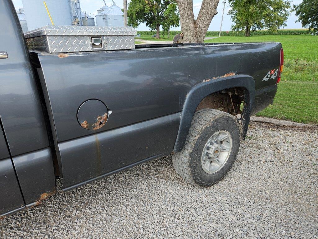 2002 Chevy 2500HD Regular Cab 4X4 Pickup