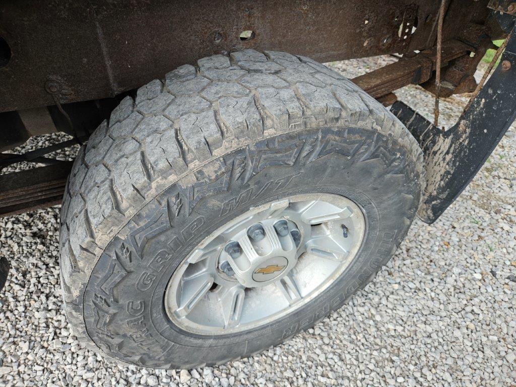 2002 Chevy 2500HD Regular Cab 4X4 Pickup