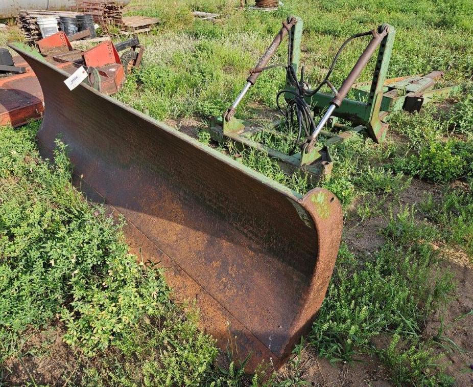 JD 534 9' Dozer Blade