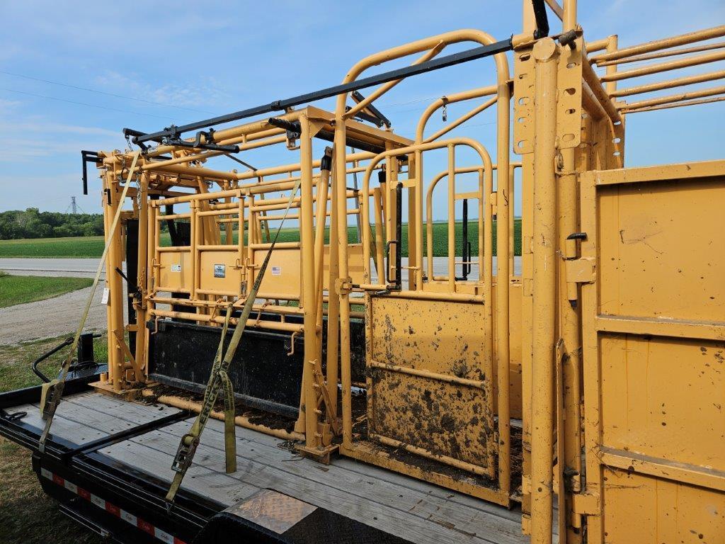For-Most 450 Cattle Chute System