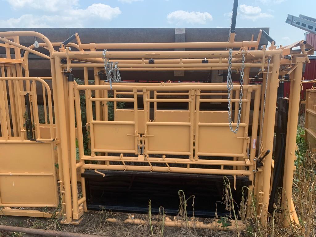 For-Most 450 Cattle Chute System