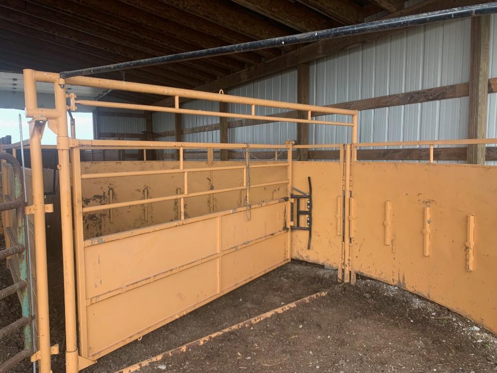 For-Most 450 Cattle Chute System