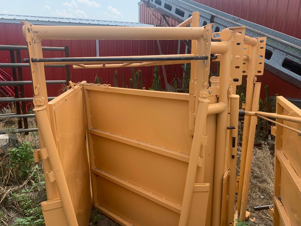 For-Most 450 Cattle Chute System