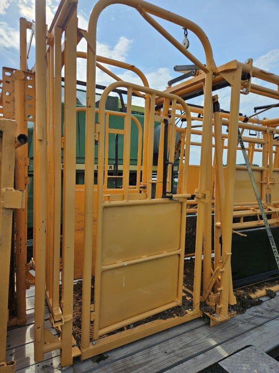 For-Most 450 Cattle Chute System