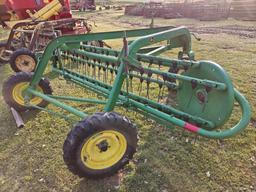 John Deere 662 Hay Rake