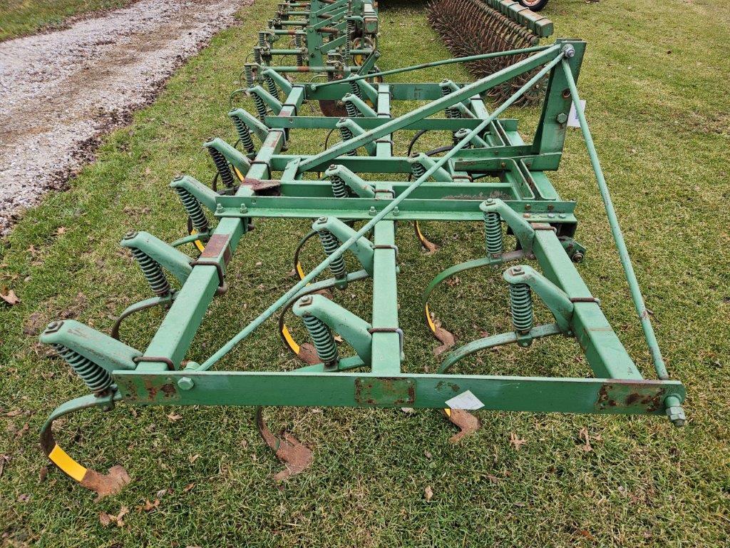 John Deere 1100 9' 3pt Field Cultivator