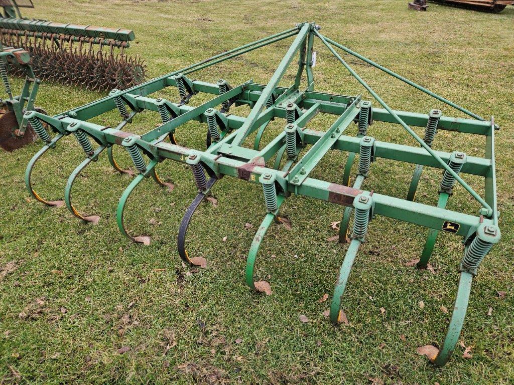 John Deere 1100 9' 3pt Field Cultivator