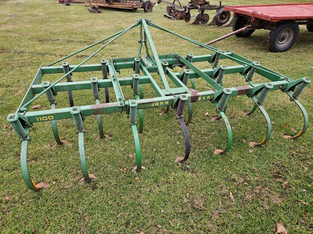 John Deere 1100 9' 3pt Field Cultivator