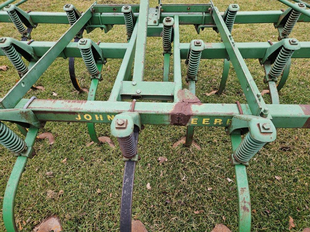 John Deere 1100 9' 3pt Field Cultivator