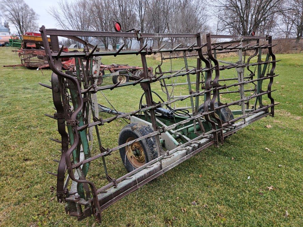 John Deere 4 section Harrow on hyd cart