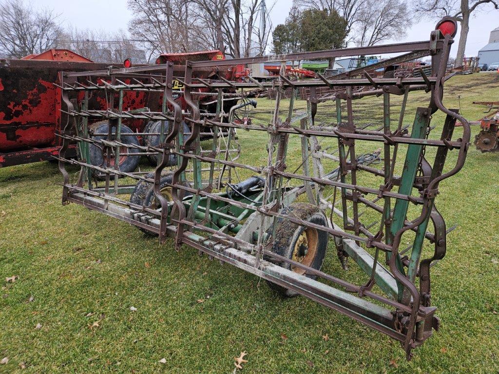 John Deere 4 section Harrow on hyd cart