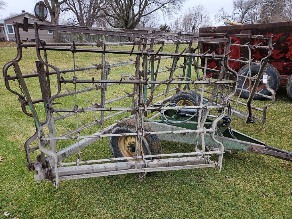 John Deere 4 section Harrow on hyd cart