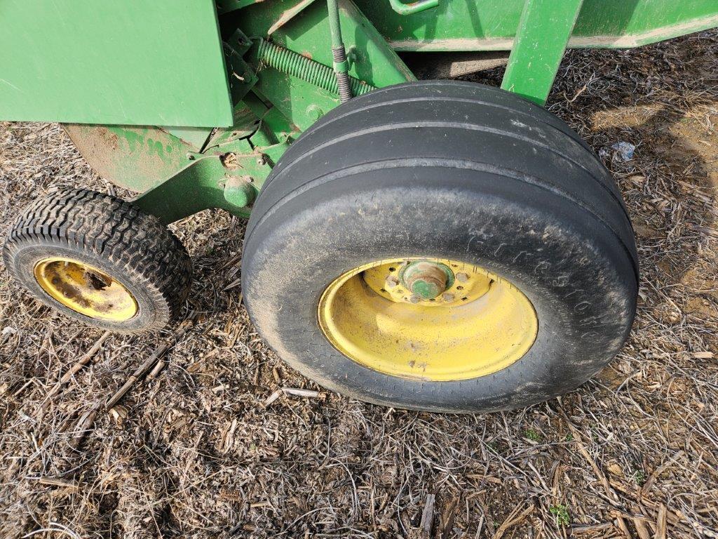 JD 535 Round Baler