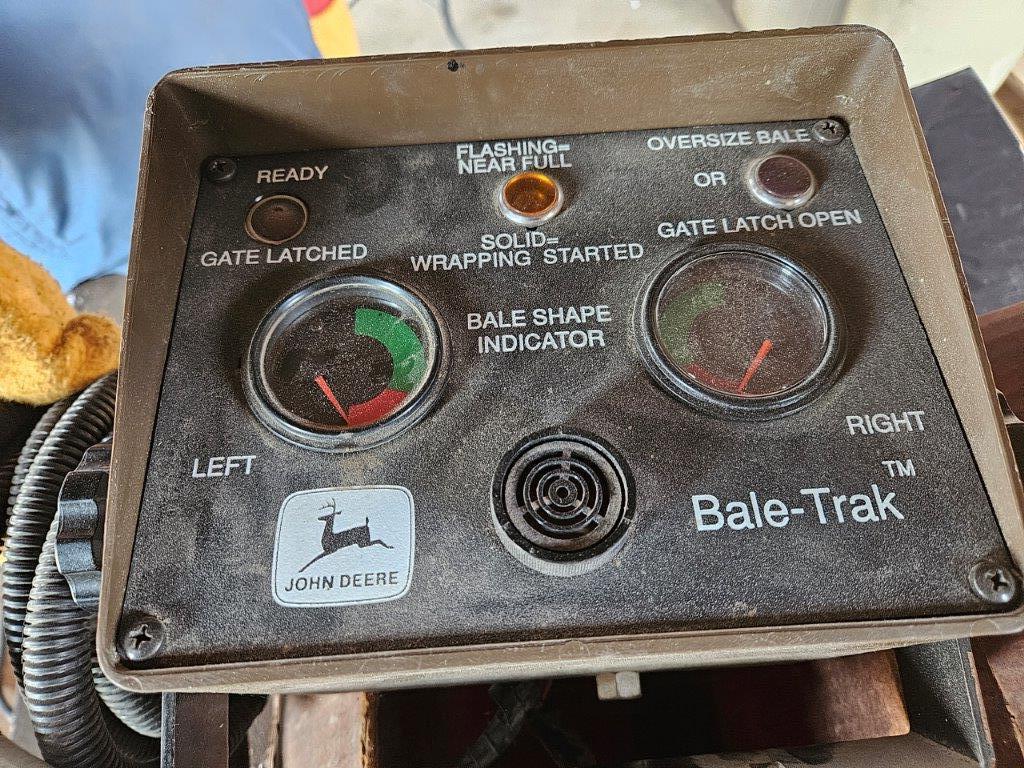 JD 535 Round Baler