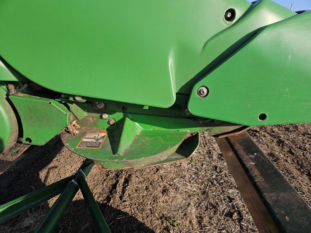 2014 JD 608C 8R30 Stalk Master Chopping Corn Head