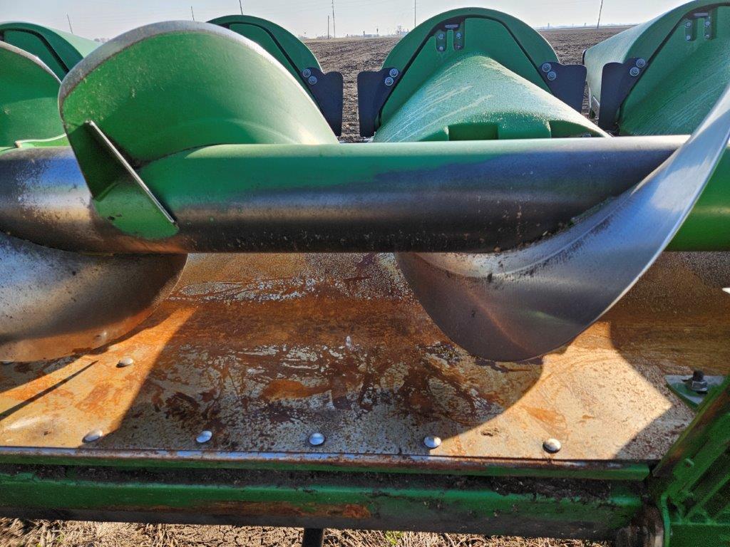 2014 JD 608C 8R30 Stalk Master Chopping Corn Head