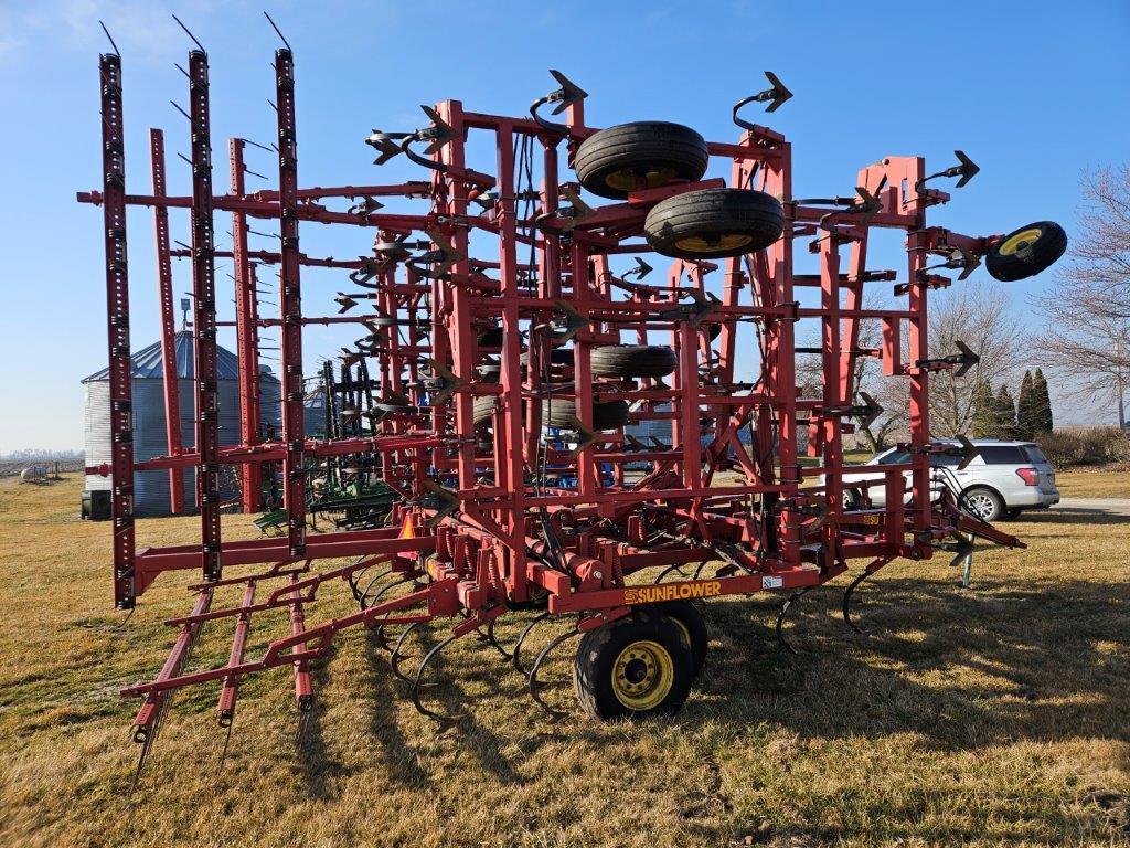 Sunflower 5054 47' Field Cultivator