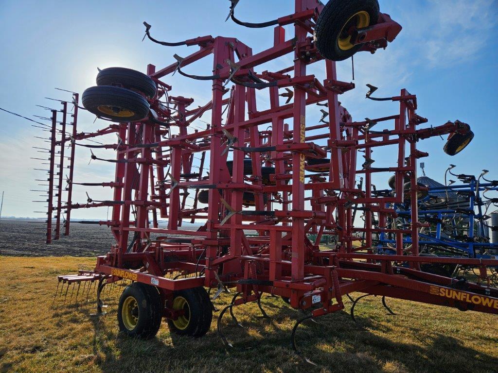 Sunflower 5054 47' Field Cultivator