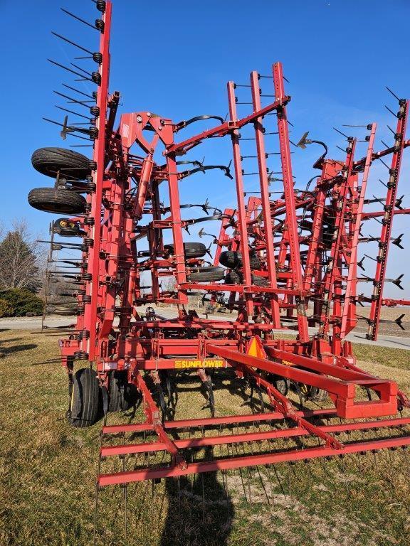 Sunflower 5054 47' Field Cultivator