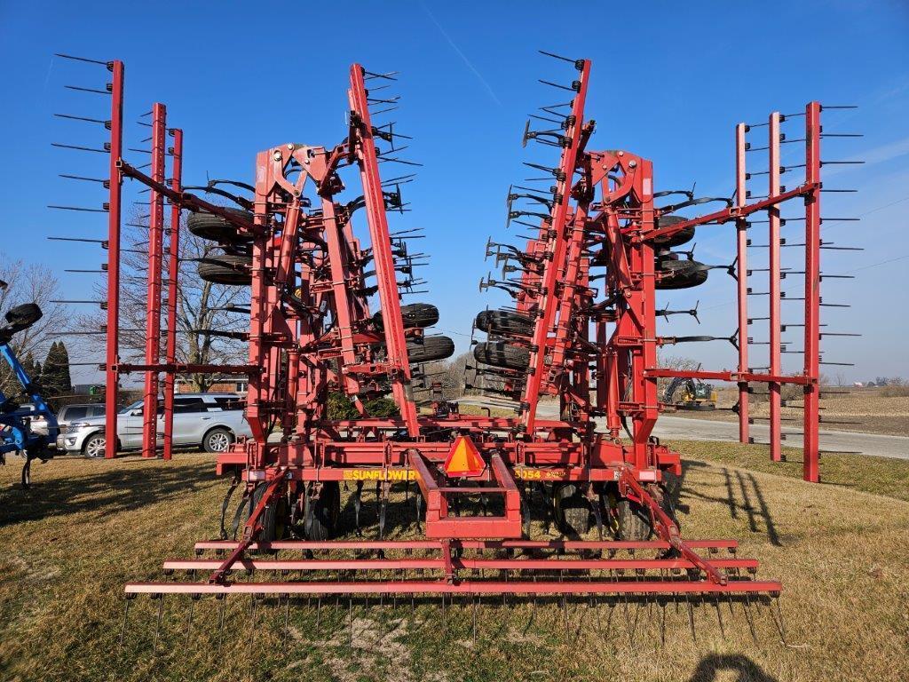 Sunflower 5054 47' Field Cultivator