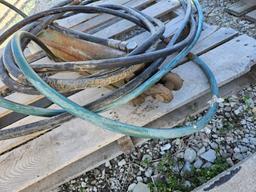 JD Hyd Cylinder w/ Long Hose