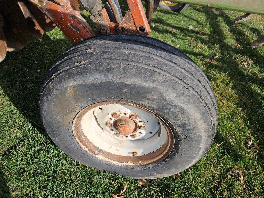 Glencoe Soil Saver 9 shank Disc Chisel Plow