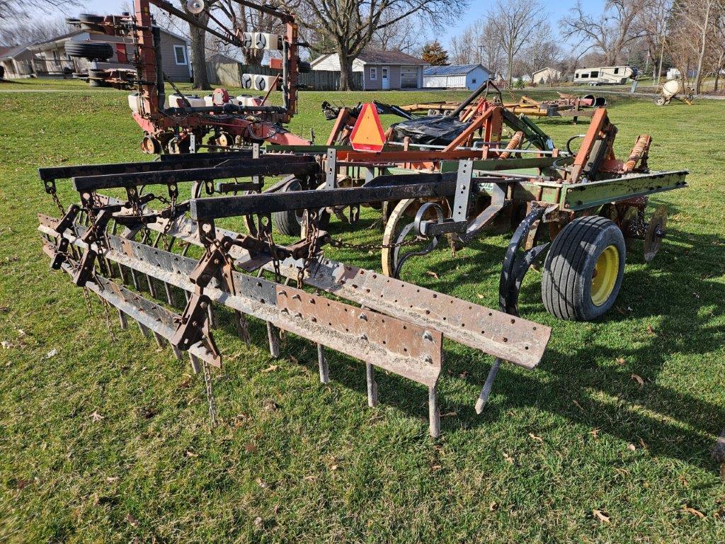 Glencoe Soil Saver 9 shank Disc Chisel Plow