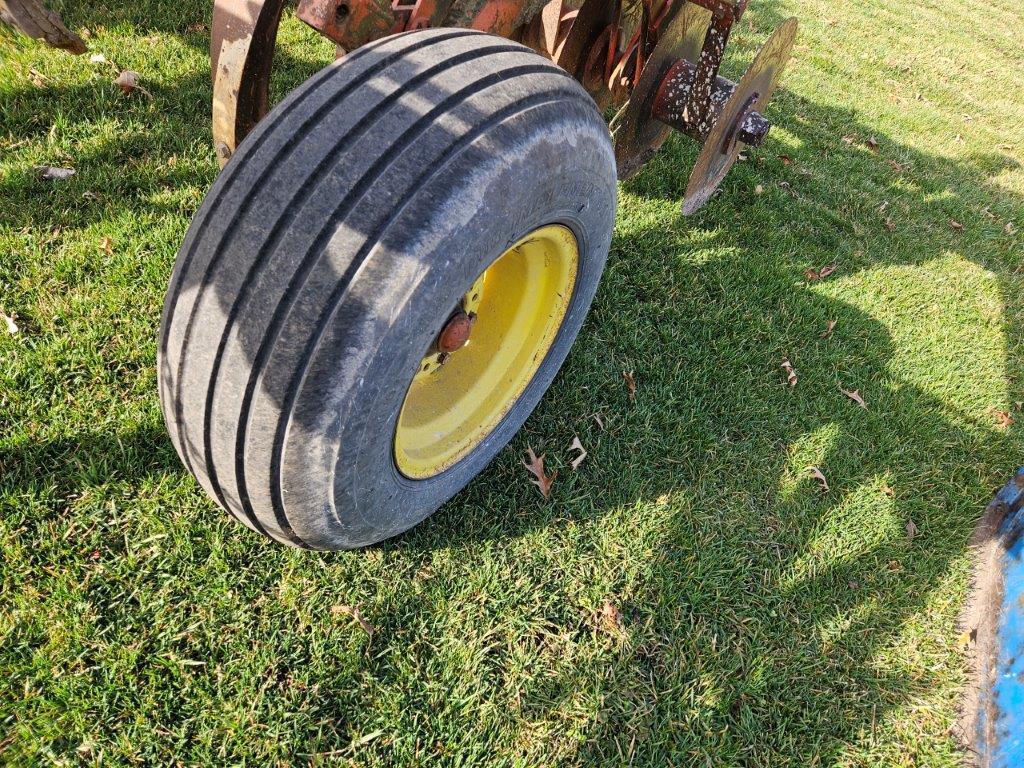 Glencoe Soil Saver 9 shank Disc Chisel Plow