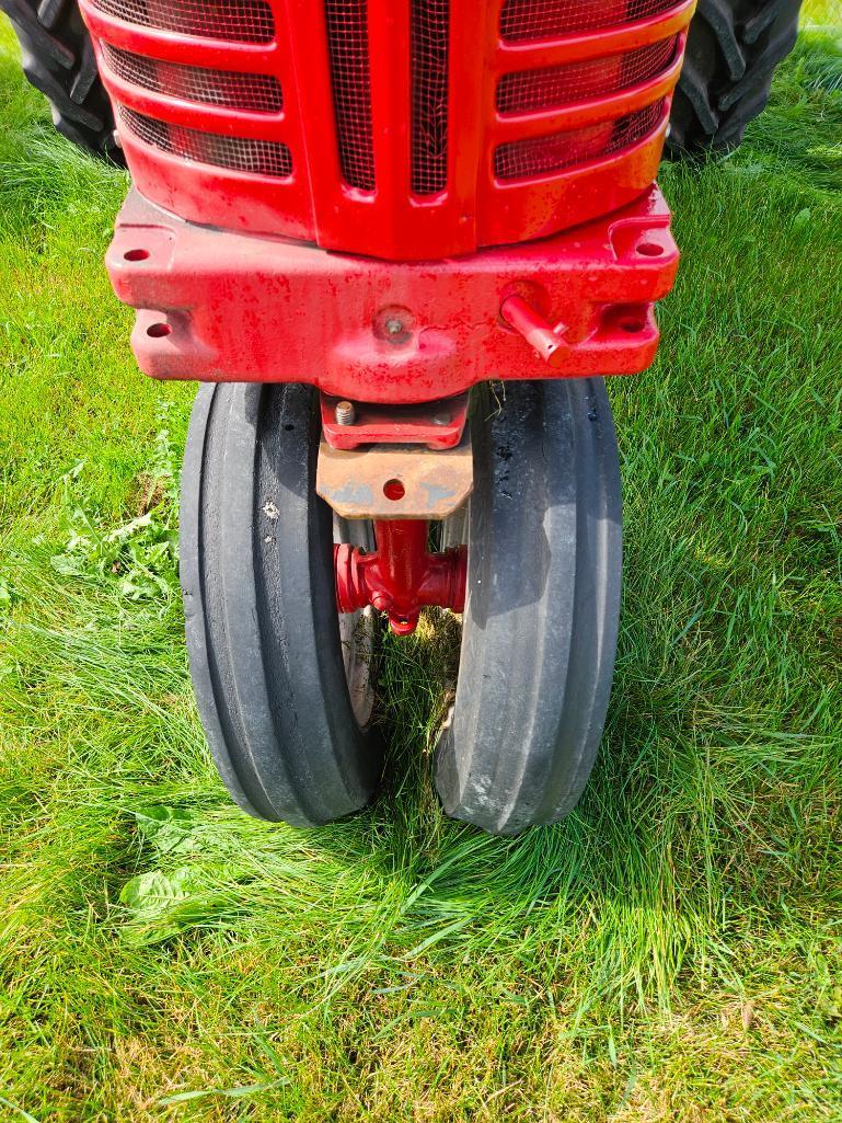 1956 IH Farmall 400 G Tractor