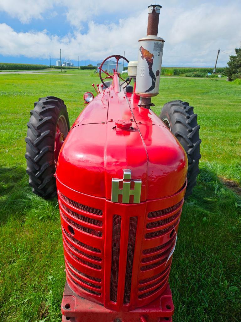 1956 IH Farmall 400 G Tractor