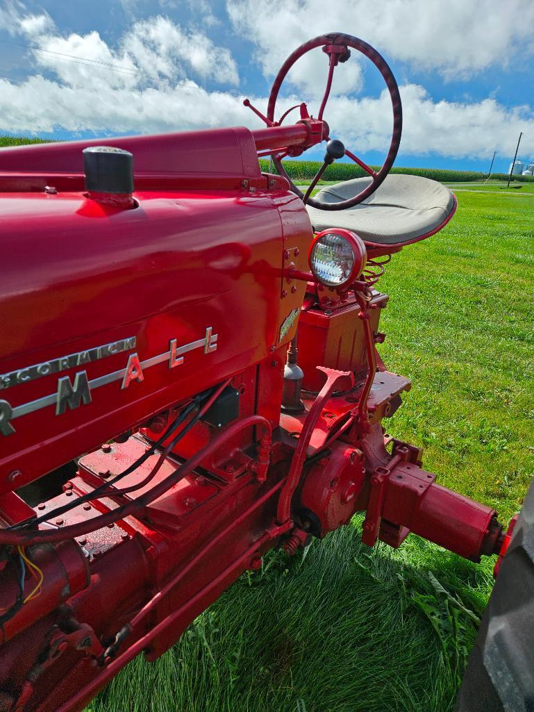 1956 IH Farmall 400 G Tractor