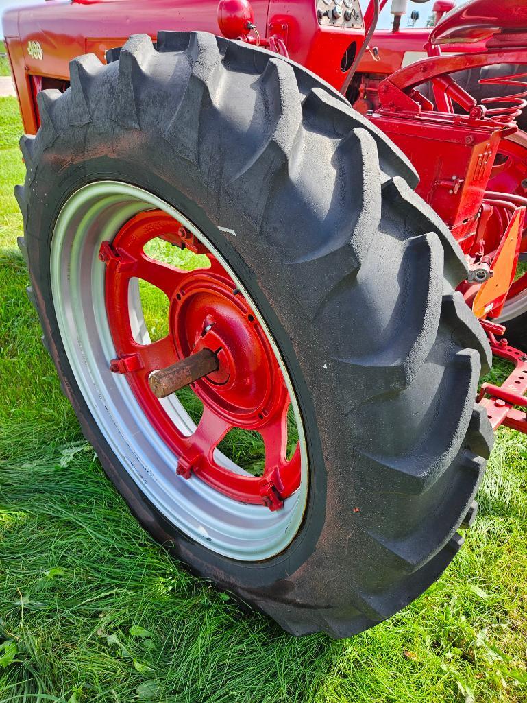 1956 IH Farmall 400 G Tractor