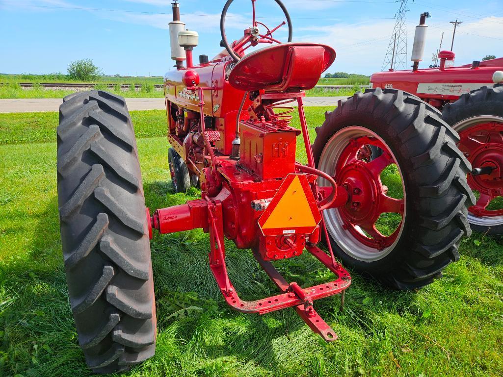 1956 IH Farmall 400 G Tractor