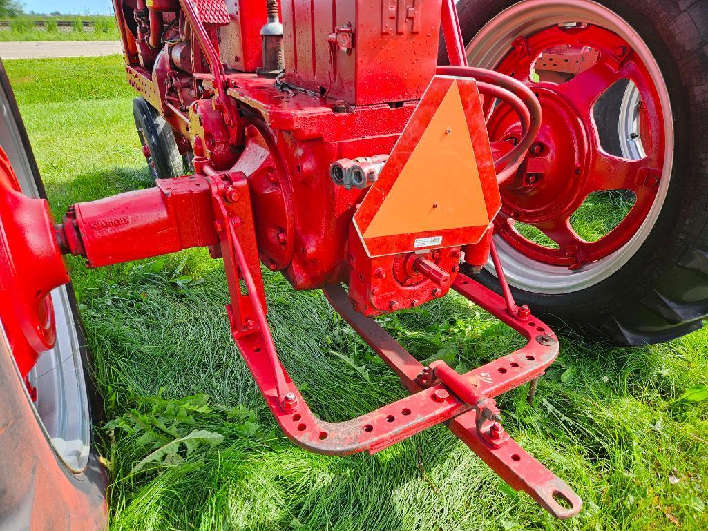 1956 IH Farmall 400 G Tractor