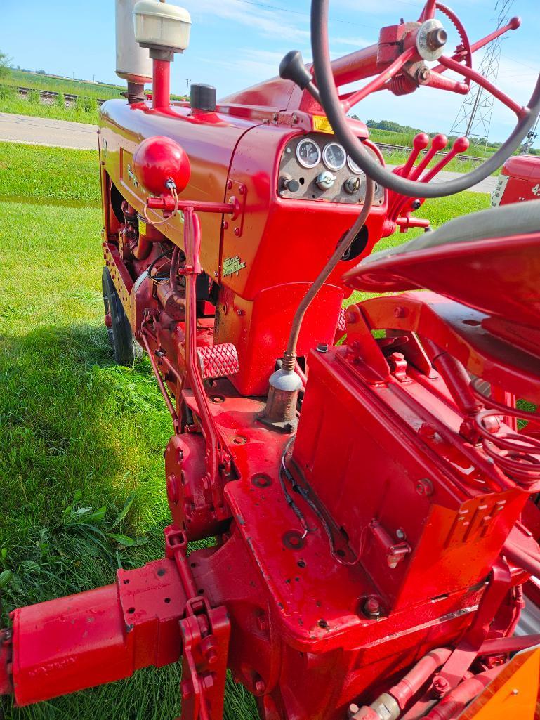 1956 IH Farmall 400 G Tractor
