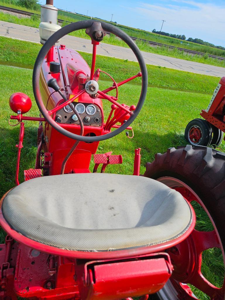 1956 IH Farmall 400 G Tractor