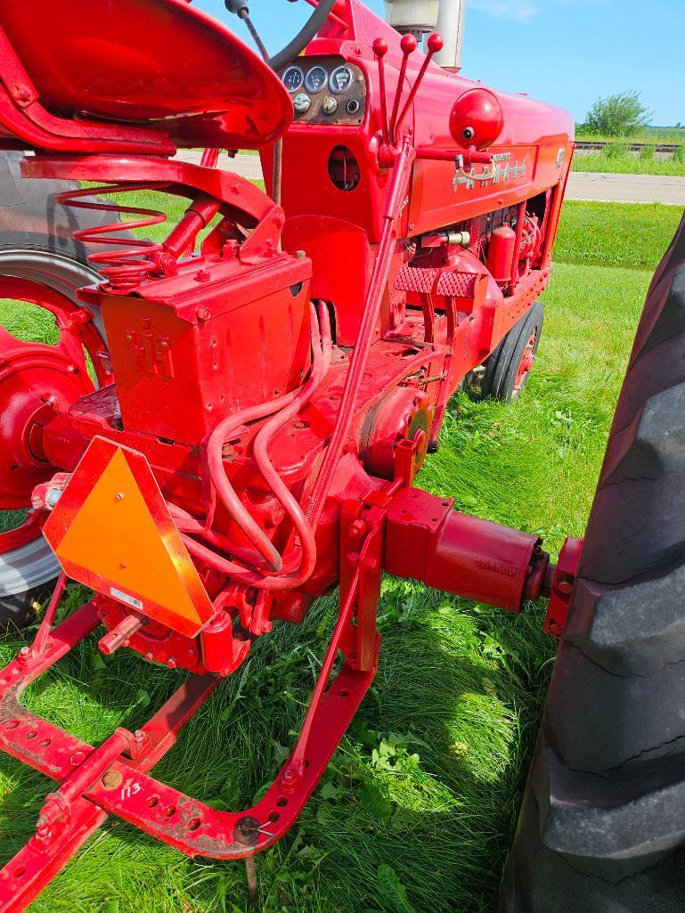 1956 IH Farmall 400 G Tractor