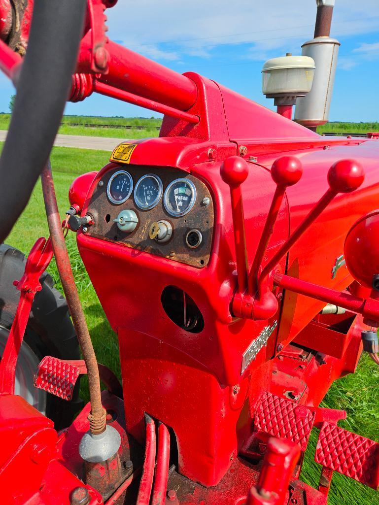 1956 IH Farmall 400 G Tractor