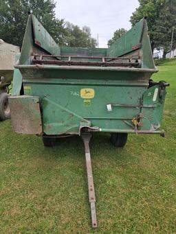 JD 112 Chuck Feed Wagon, 540 pto, works good.