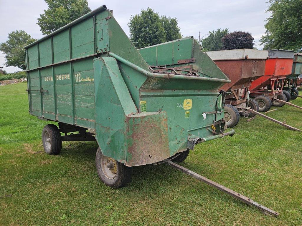 JD 112 Chuck Feed Wagon, 540 pto, works good.