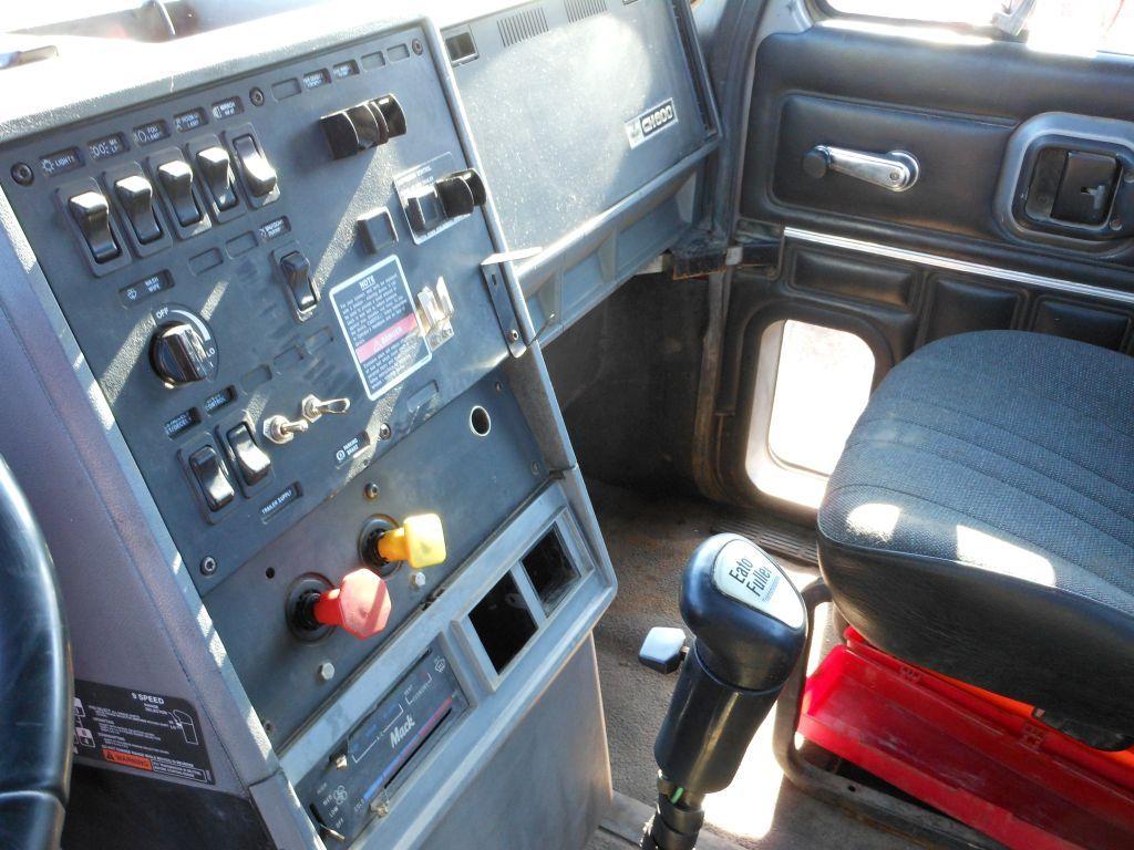 2000 Mack CH613 Day Cab Truck Tractor