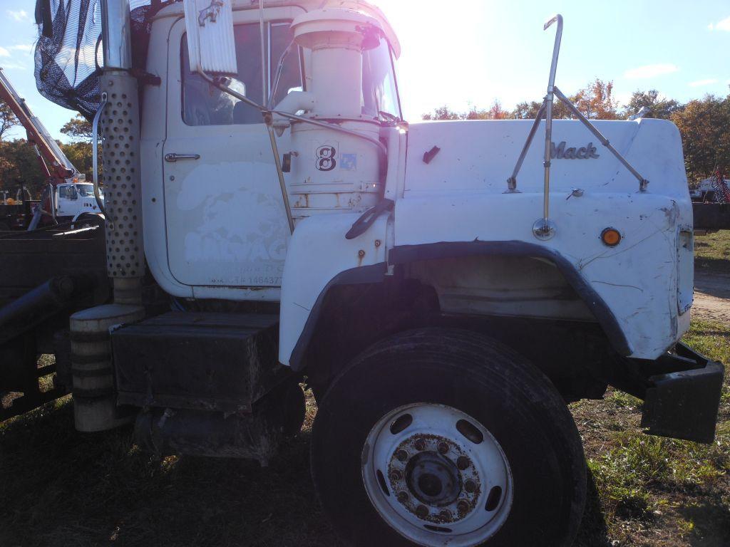 1996 Mack DM690S Tri-Axle Rolloff Truck