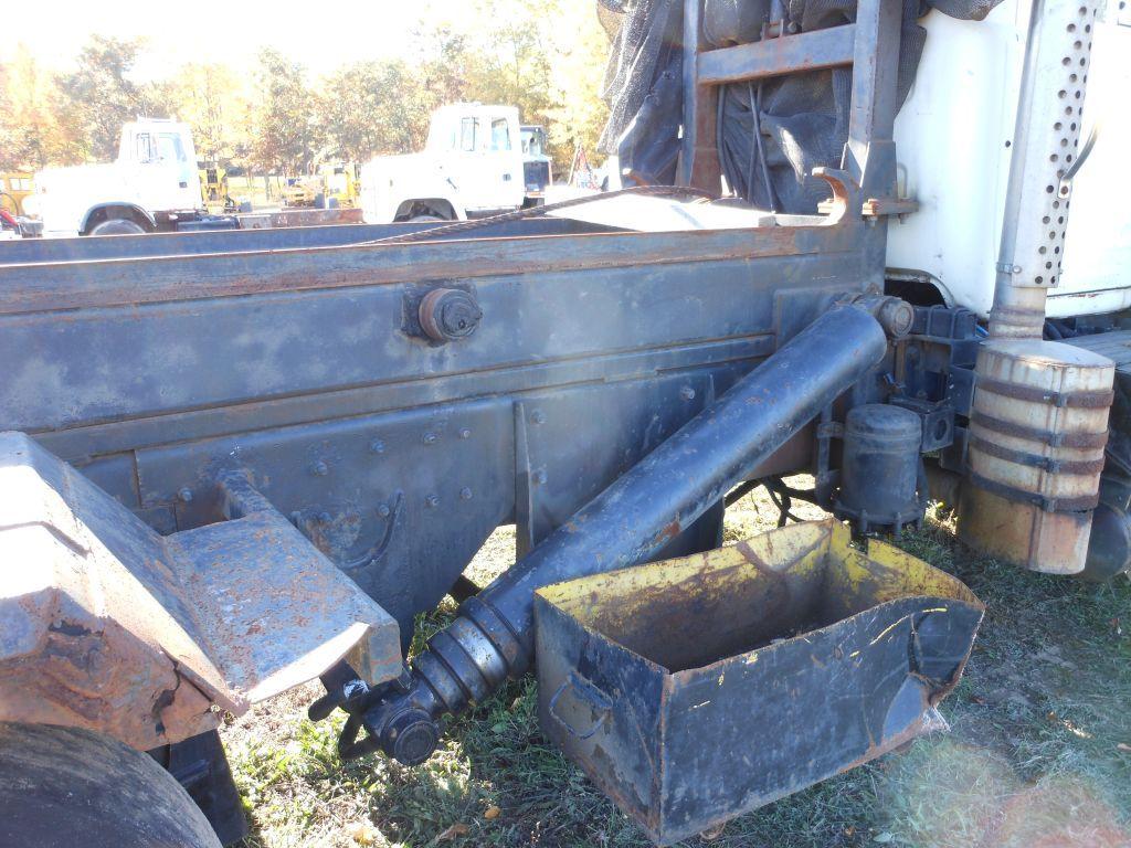 1996 Mack DM690S Tri-Axle Rolloff Truck