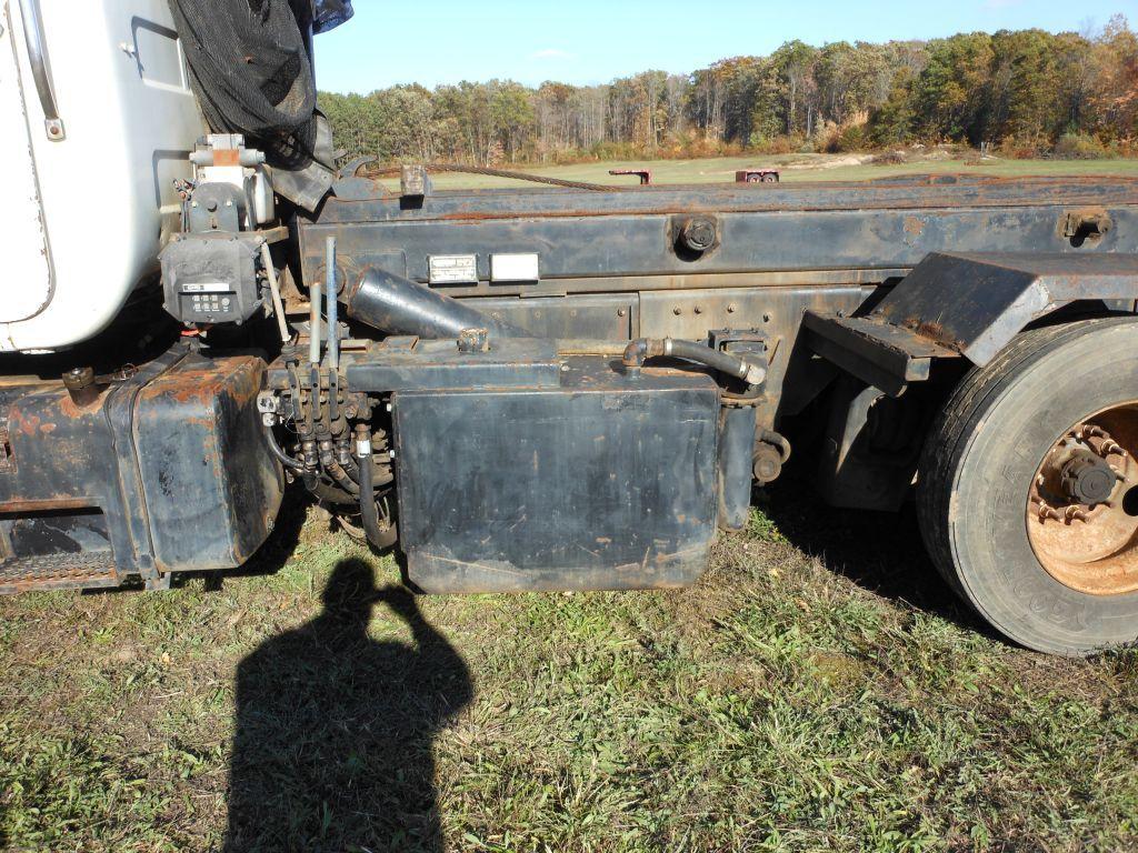 1996 Mack DM690S Tri-Axle Rolloff Truck