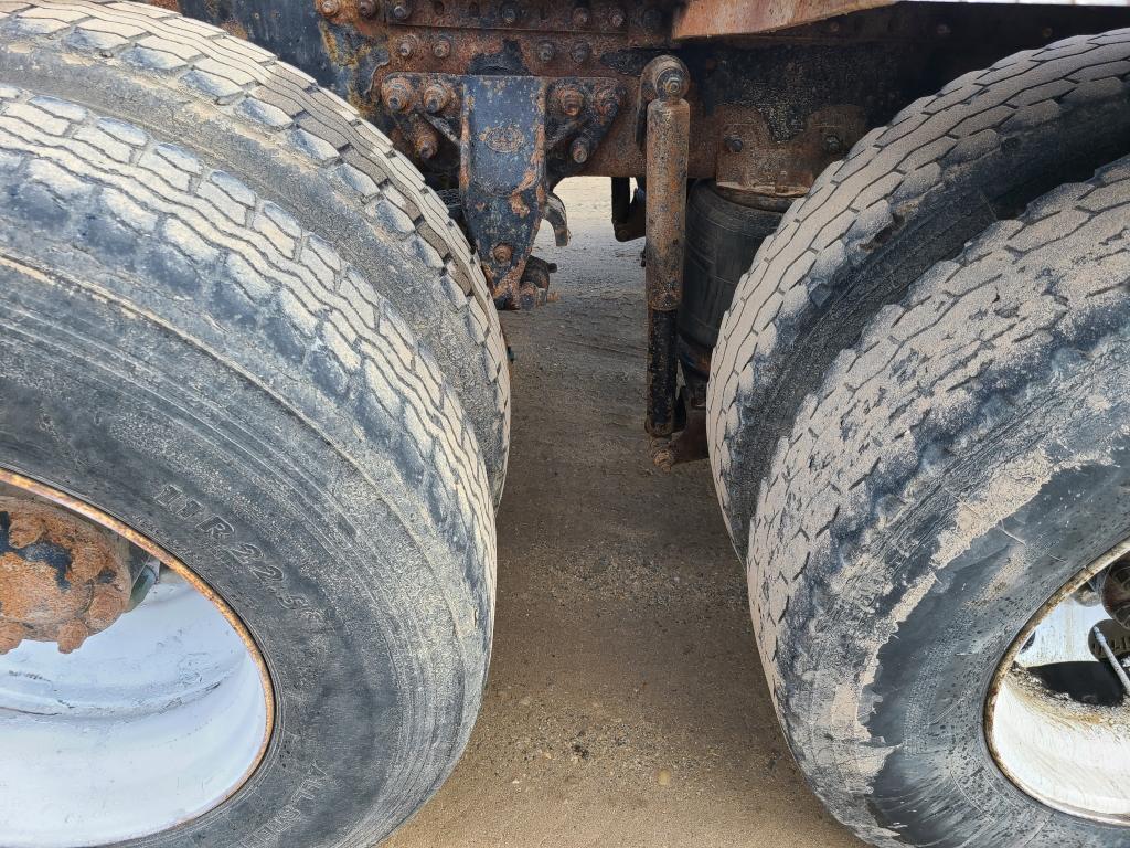 2006 Mack CXN613 Sleeper