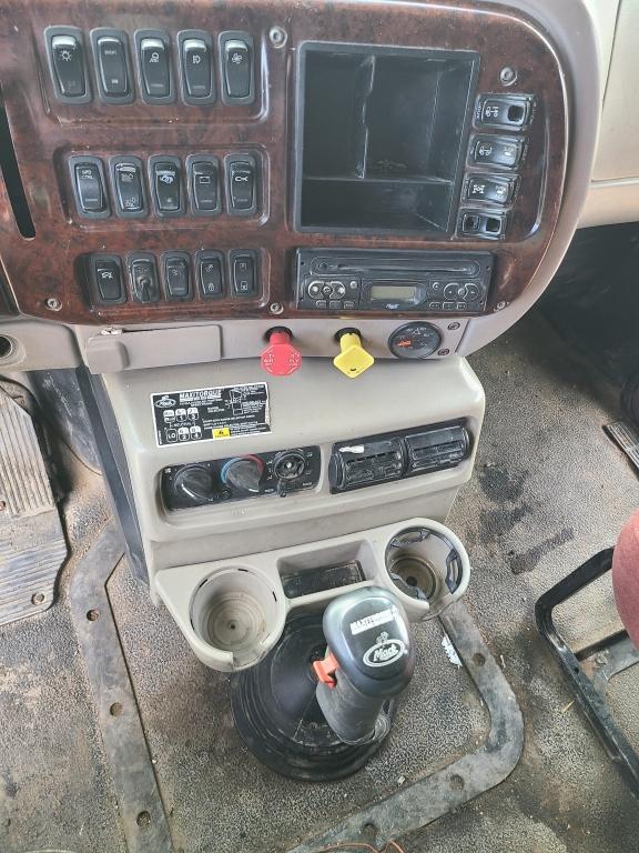 2006 Mack CXN613 Sleeper