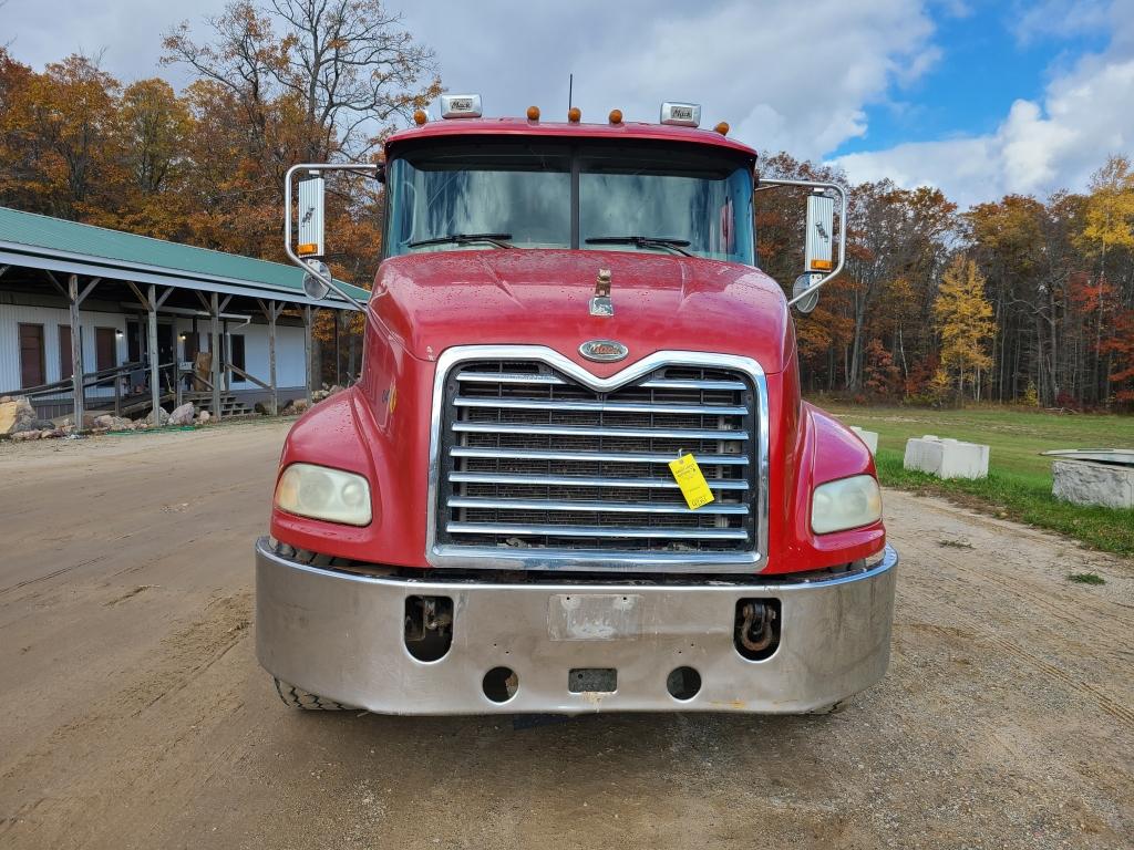 2006 Mack CXN613 Sleeper