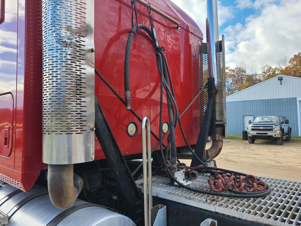 2006 Mack CXN613 Sleeper